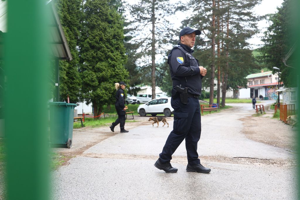 Pucnjava u migrantskom kampu u Blažuju - 8