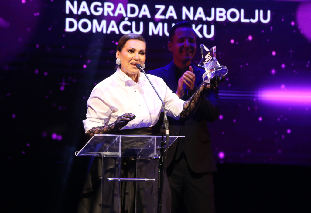 Nina Badrić dobitnica je nagrade za Naxi pjevačicu godine