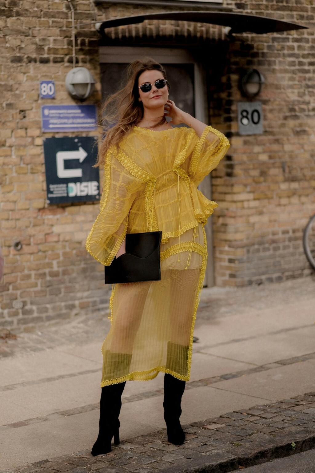 Gole haljine u street style izdanjima s Tjedana mode - 3