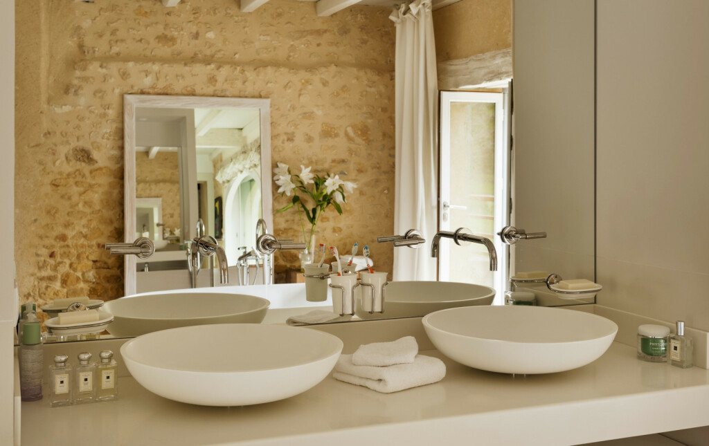 Prekrasna kuća s kamenim zidom koji je čista fantazija - 13