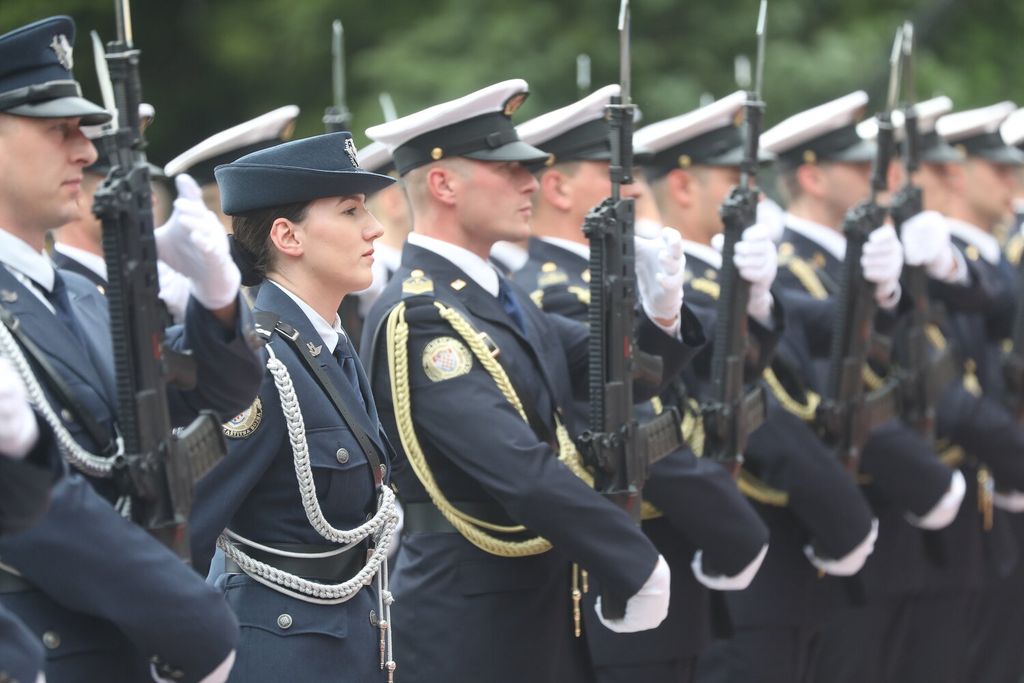 Milanović uručio odlikovanja i promaknuća pripadnicima Oružanih snaga RH - 41