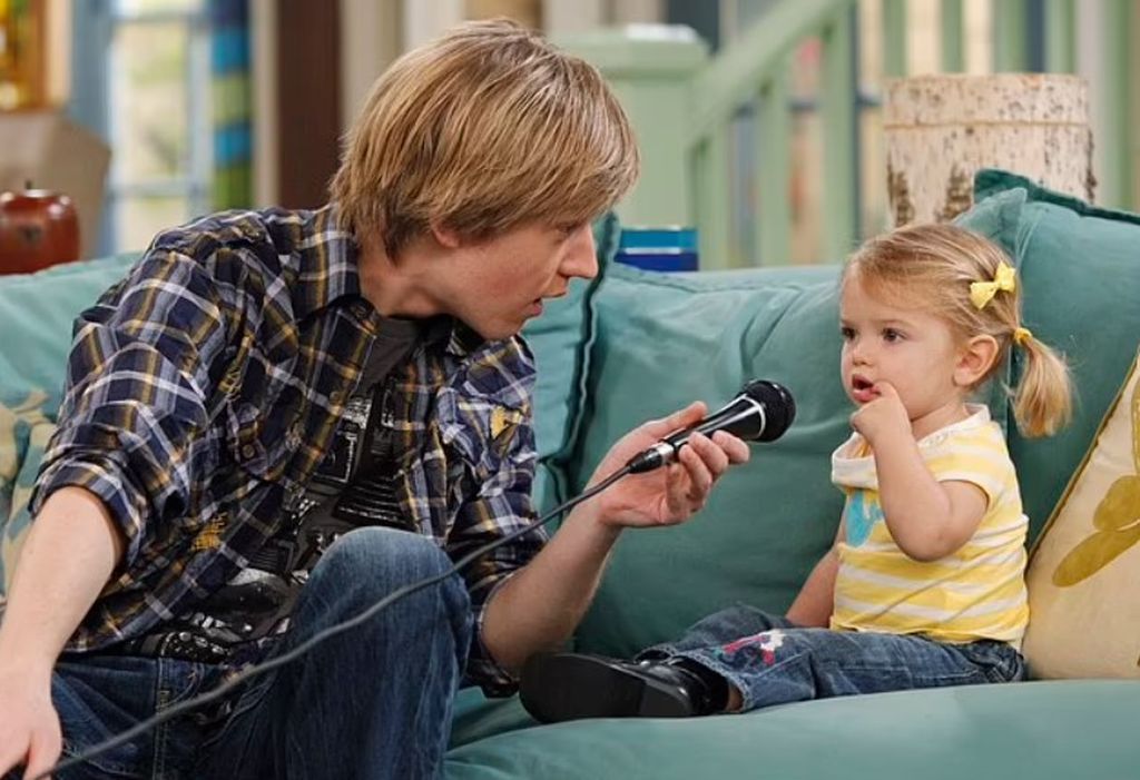 Sitcom Sretno, Charlie - 2