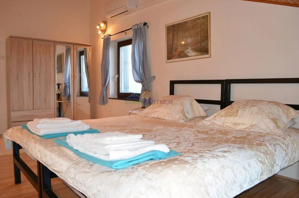 Na prodaju kuća kod Poreča - 5