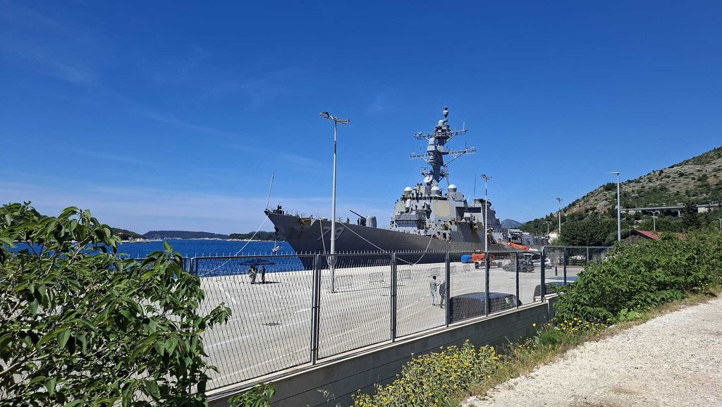 USS Oscar Austin