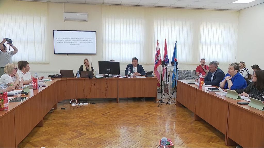 Prijedlog o razmatranju ugovora za megafarmu pilića nije prošao - 1