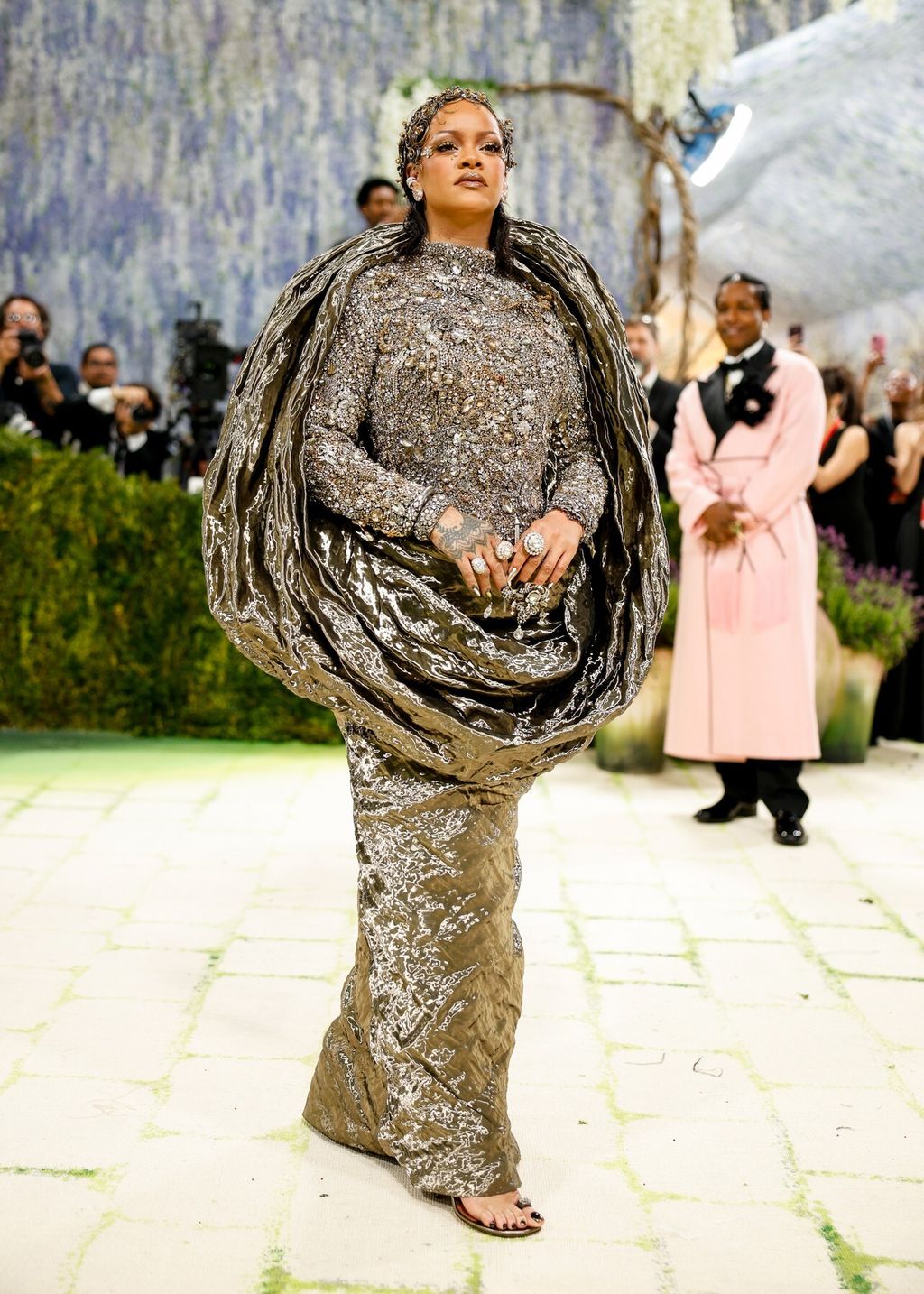 Rihanna na Met Gali 2026. u kreaciji modne kuće Maison Margiela