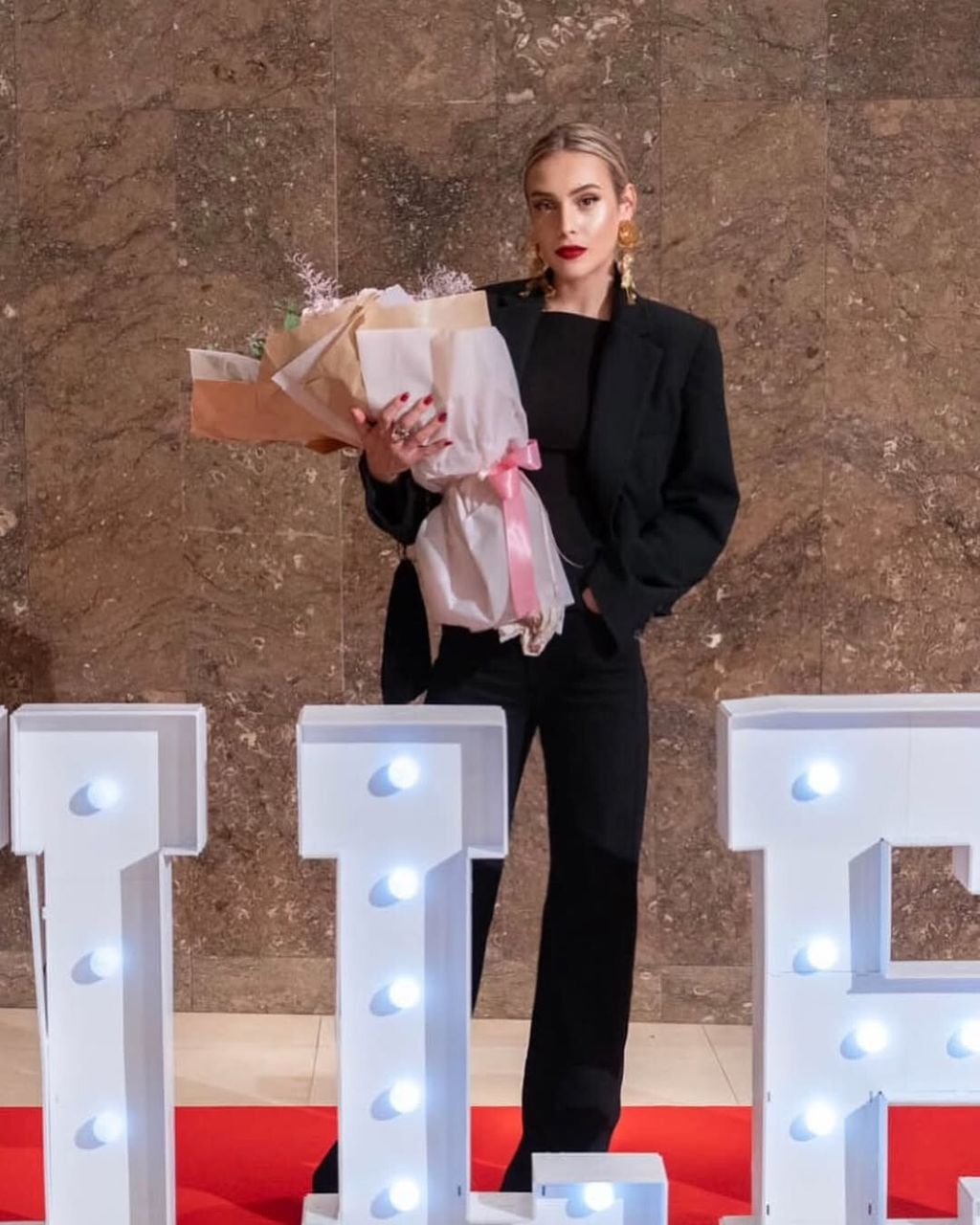 Modna izdanja glumice Nike Barišić, koja u seriji 'Kumovi' glumi Laru - 7