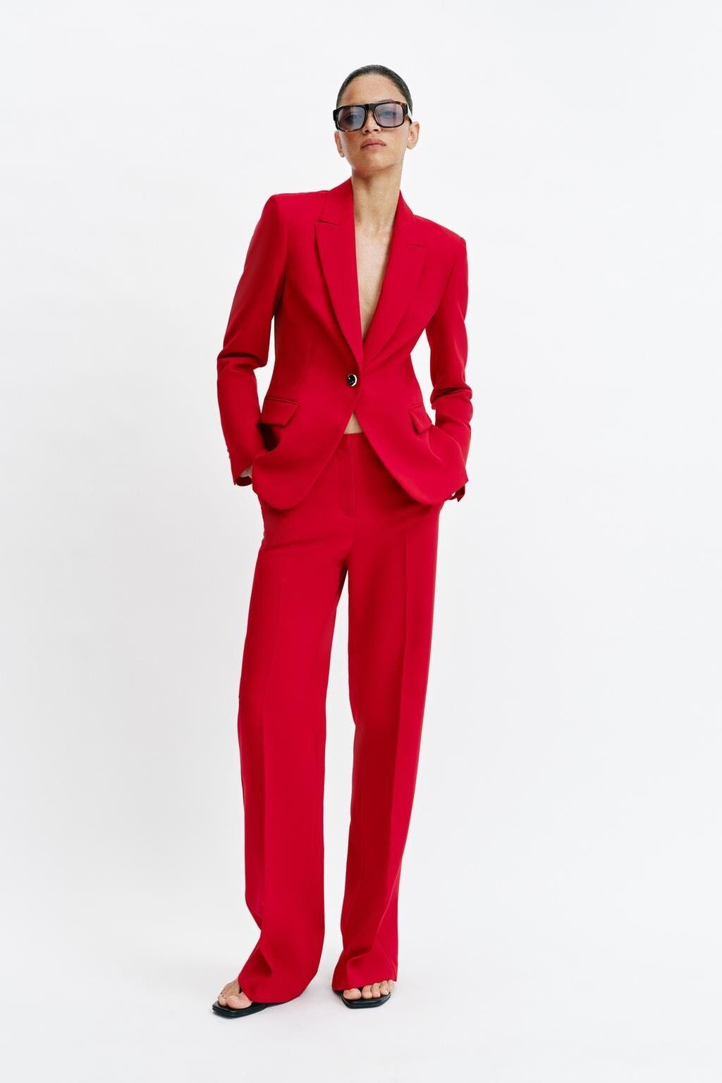 Zara hlače 29,95 eura, crveni sako 55,95 eura