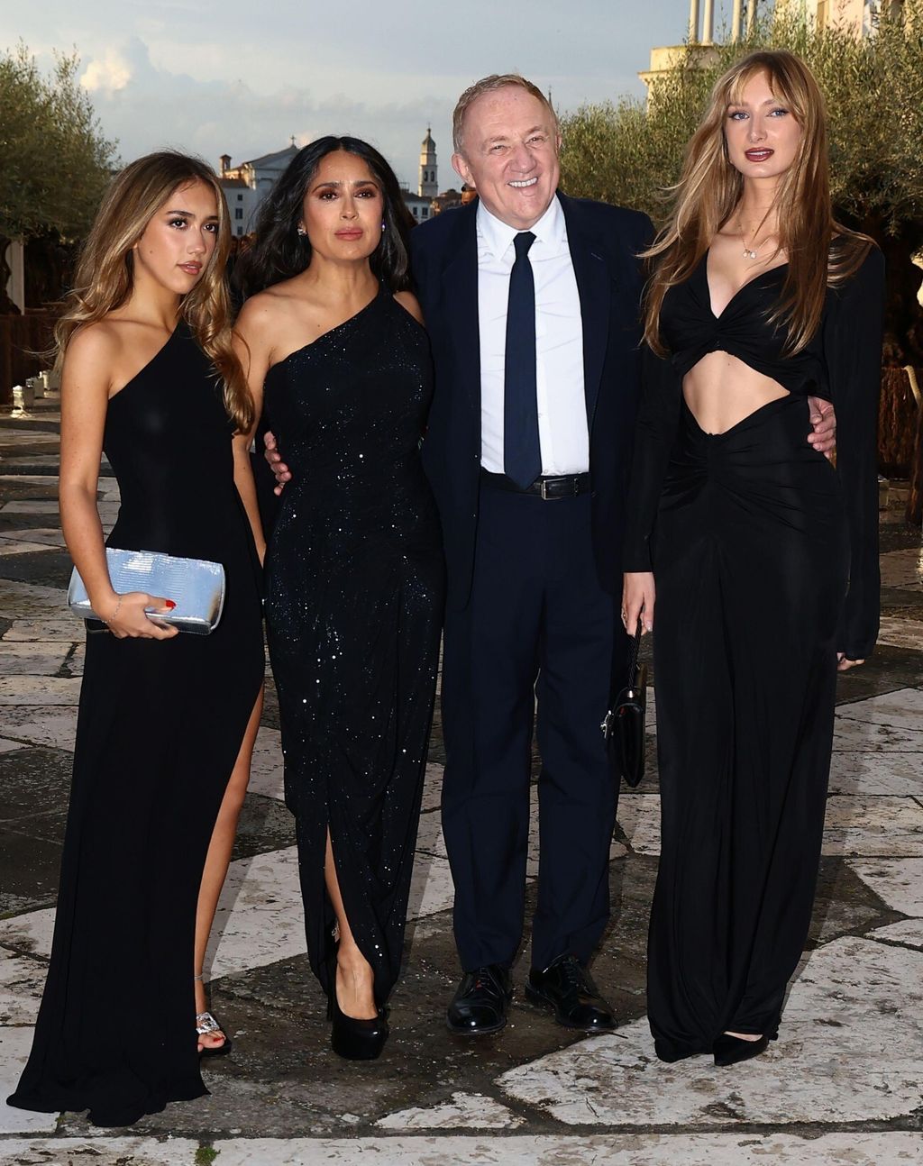 Salma Hayek na gala večeri sa suprugom i kćerima - 3
