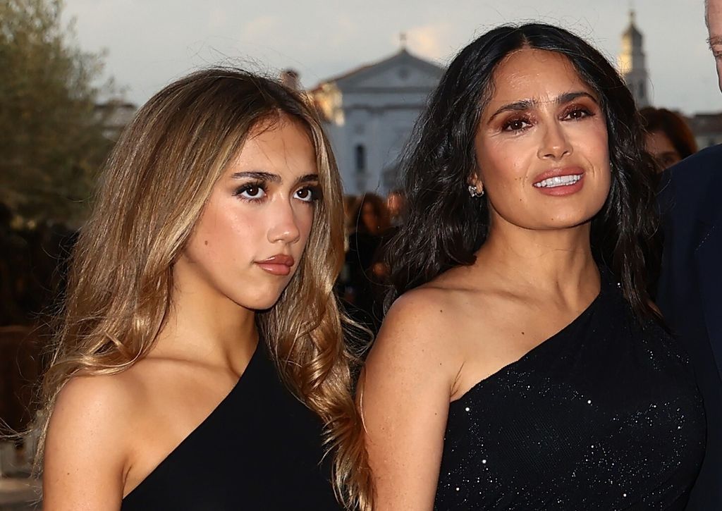 Salma Hayek na gala večeri sa suprugom i kćerima - 4