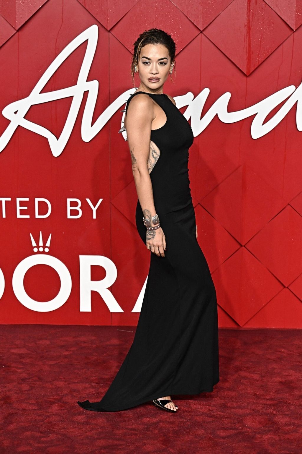 Rita Ora u Primarkovoj haljini od 57 eura na British Fashion Awardsima 2023.