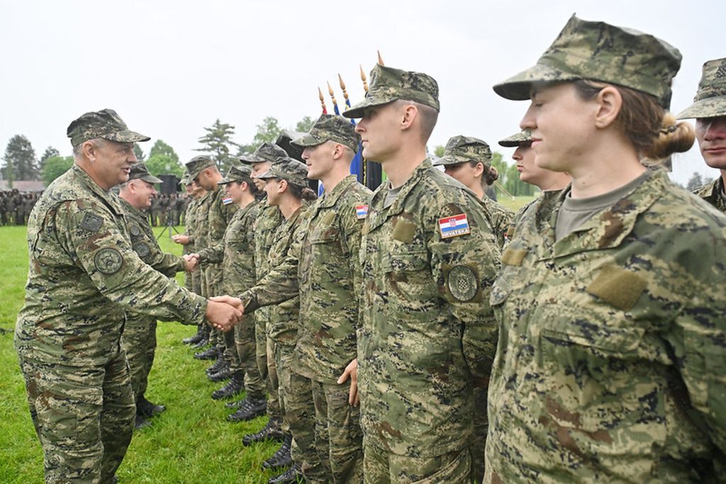 Prvi naraštaj ročnika završio temeljnu vojnu obuku - 7