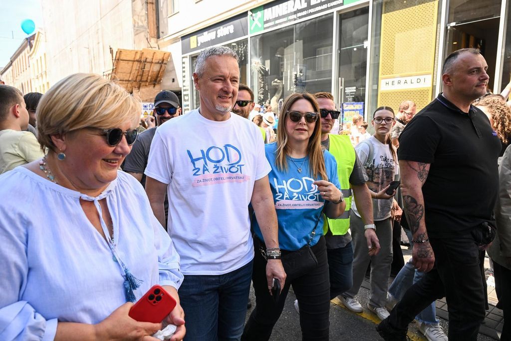 Marko Perković Thompson i supruga Sandra na Hodu za život - 4