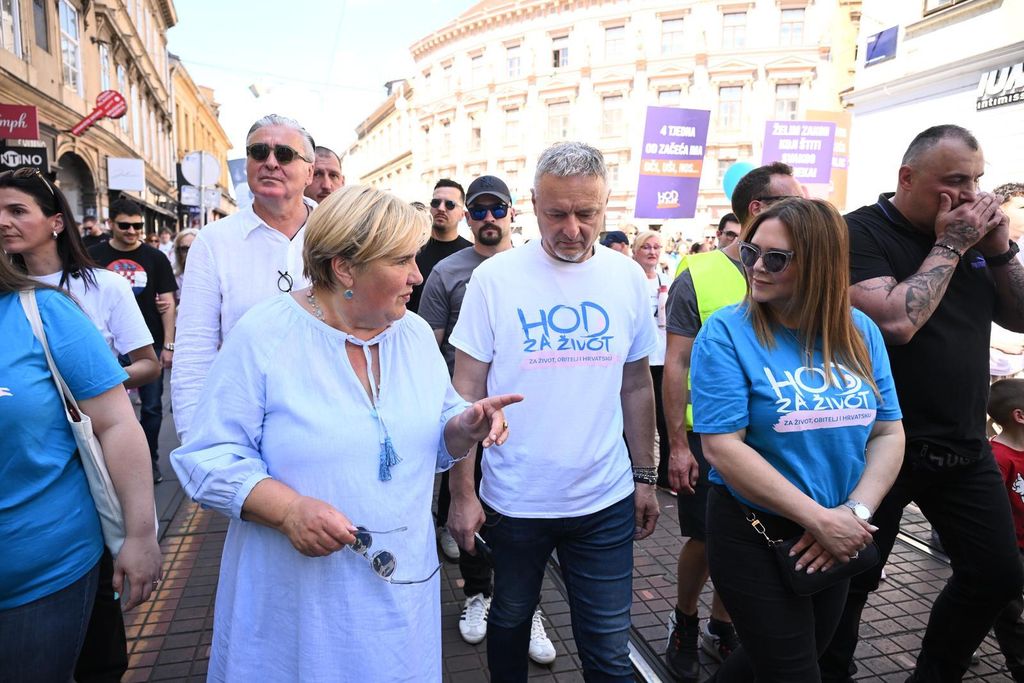 Marko Perković Thompson i supruga Sandra na Hodu za život - 6