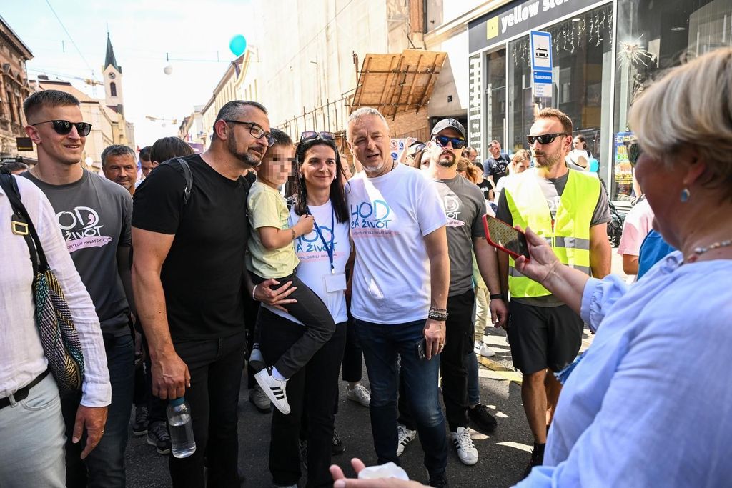 Marko Perković Thompson i supruga Sandra na Hodu za život
