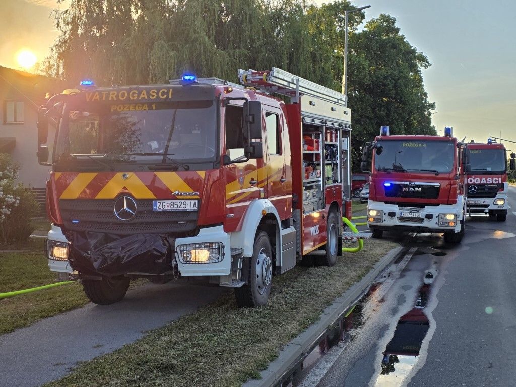Gašenje požara obiteljske kuće u Požegi - 3