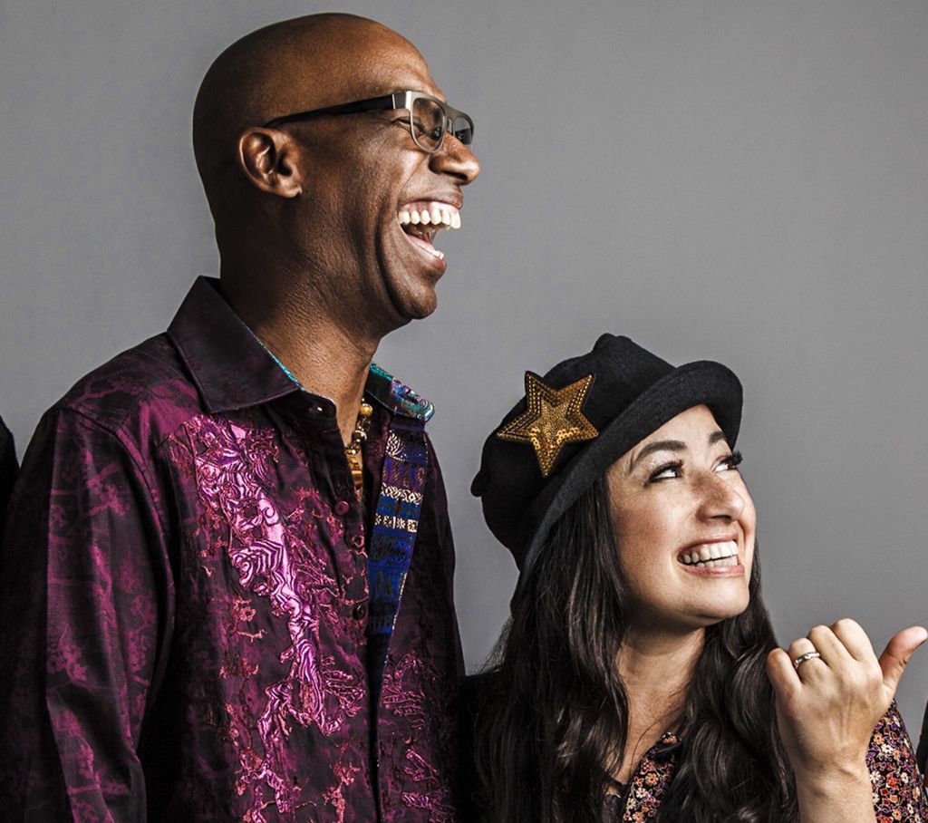 Omar Hakim i Rachel Z Hakim by Louis Myrie