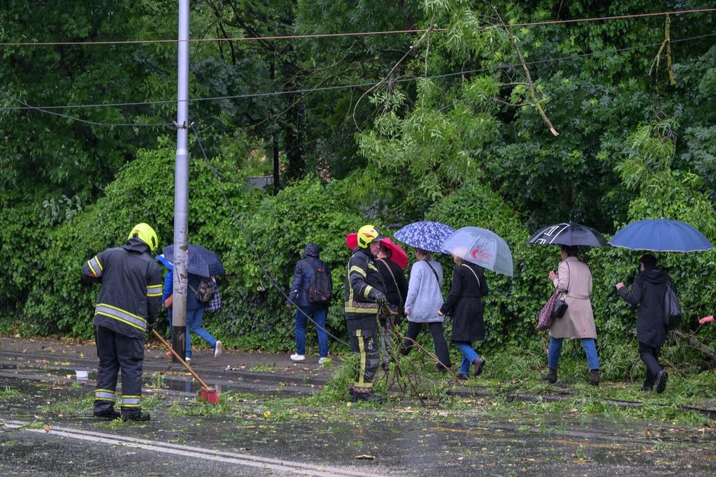Vatrogasci na terenu na Maksimirskoj cesti