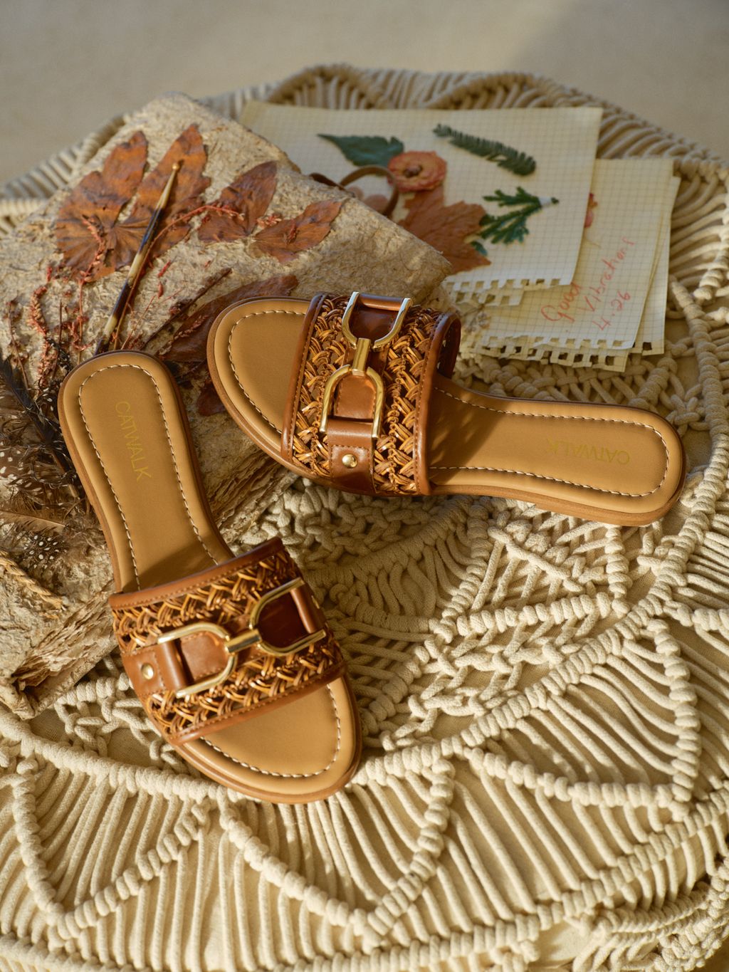 Ulična moda s boho dušom: Deset modela sandala koje ćemo viđati na kavi, u šetnji i na ljetnim događanjima