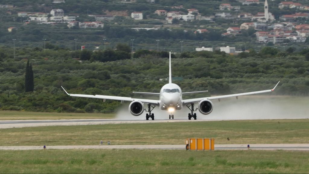 Avion sletio sa staze - 1