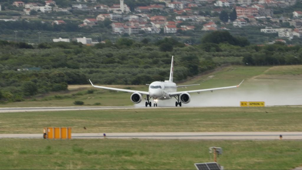 Avion sletio sa staze - 1
