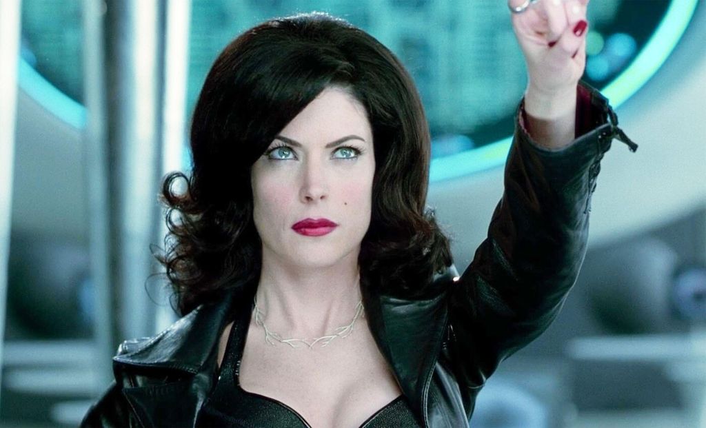 Lara Flynn Boyle - 5