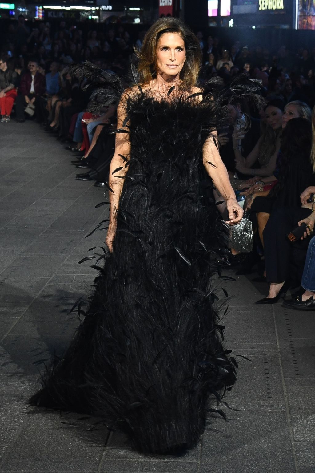 Cindy Crawford na Gucci reviji