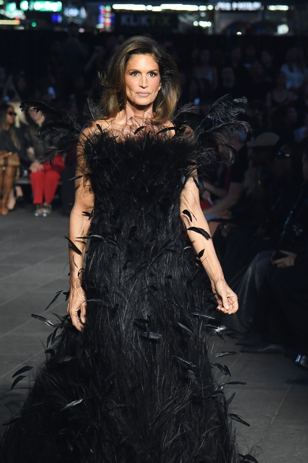 Cindy Crawford na Gucci reviji