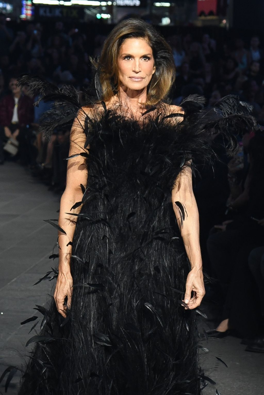 Cindy Crawford na Gucci reviji
