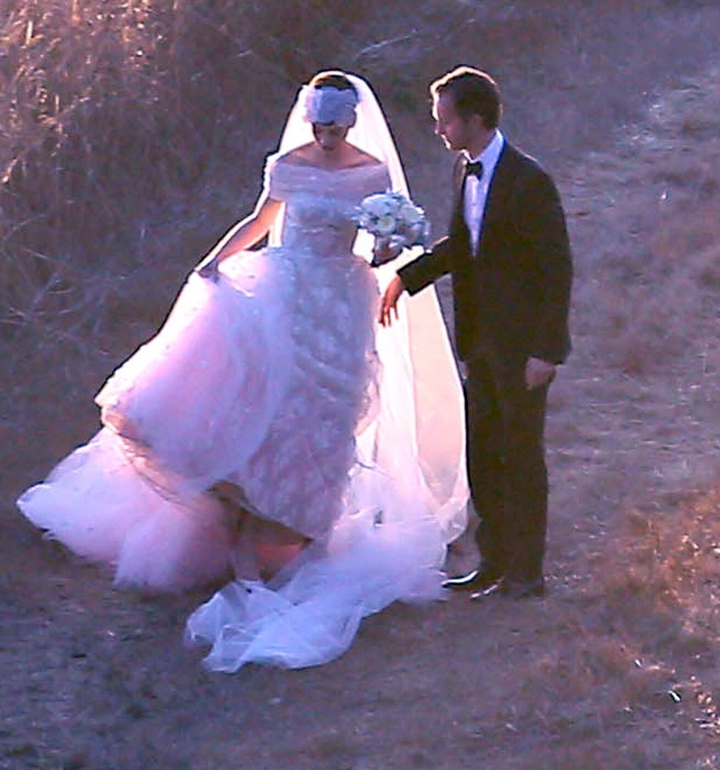 Anne Hathaway, Adam Shulman