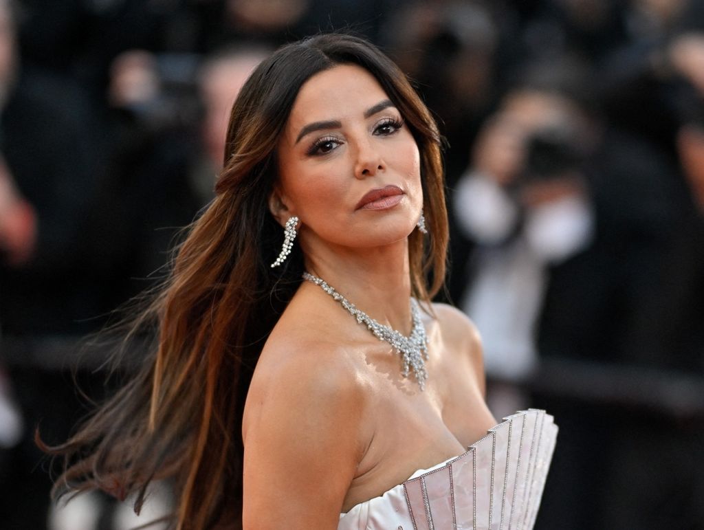 Eva Longoria u Cannesu 2026. u bijelom izdanju