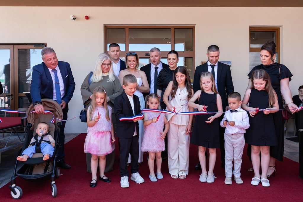 Obitelj Pandžić, Zlatni Lug