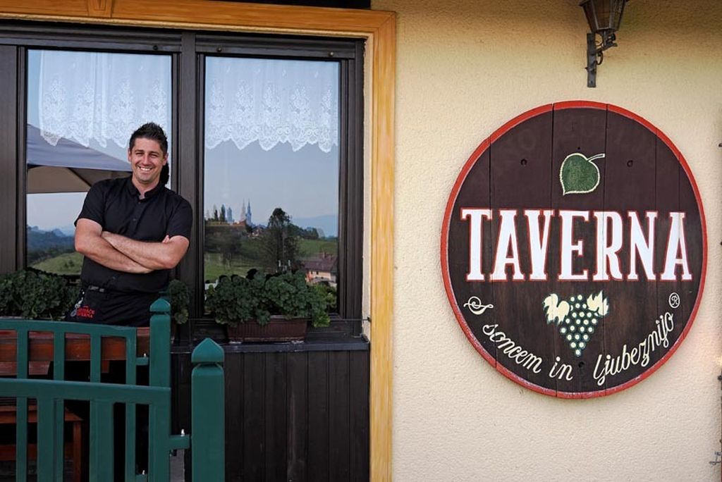 Dino Kruhoberec ispred Taverne