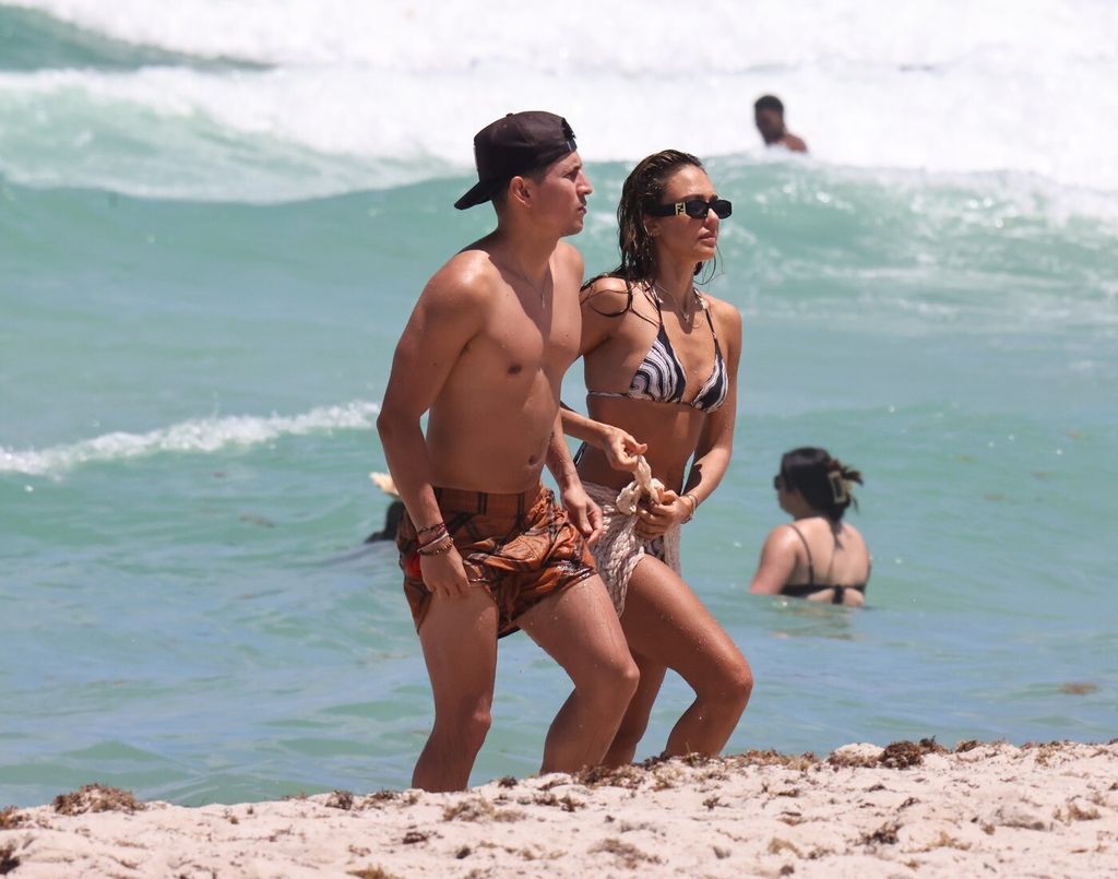 Jessica Alba, Danny Ramirez