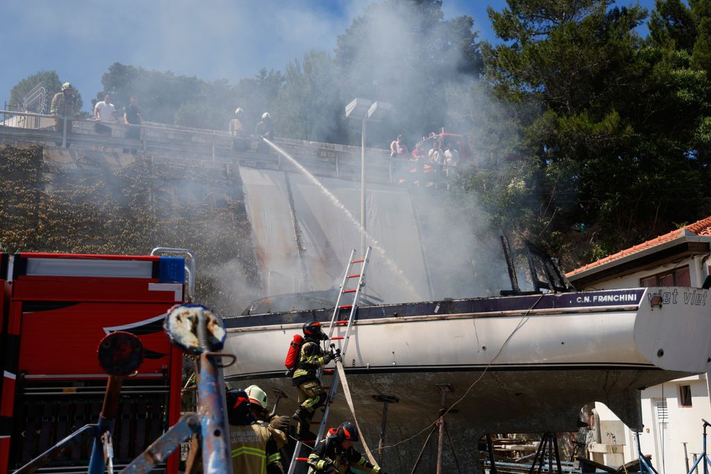 Požar broda u splitskoj marini - 19