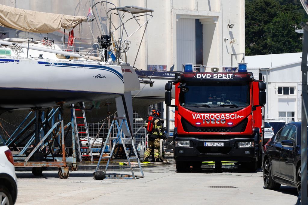 Požar broda u splitskoj marini - 19