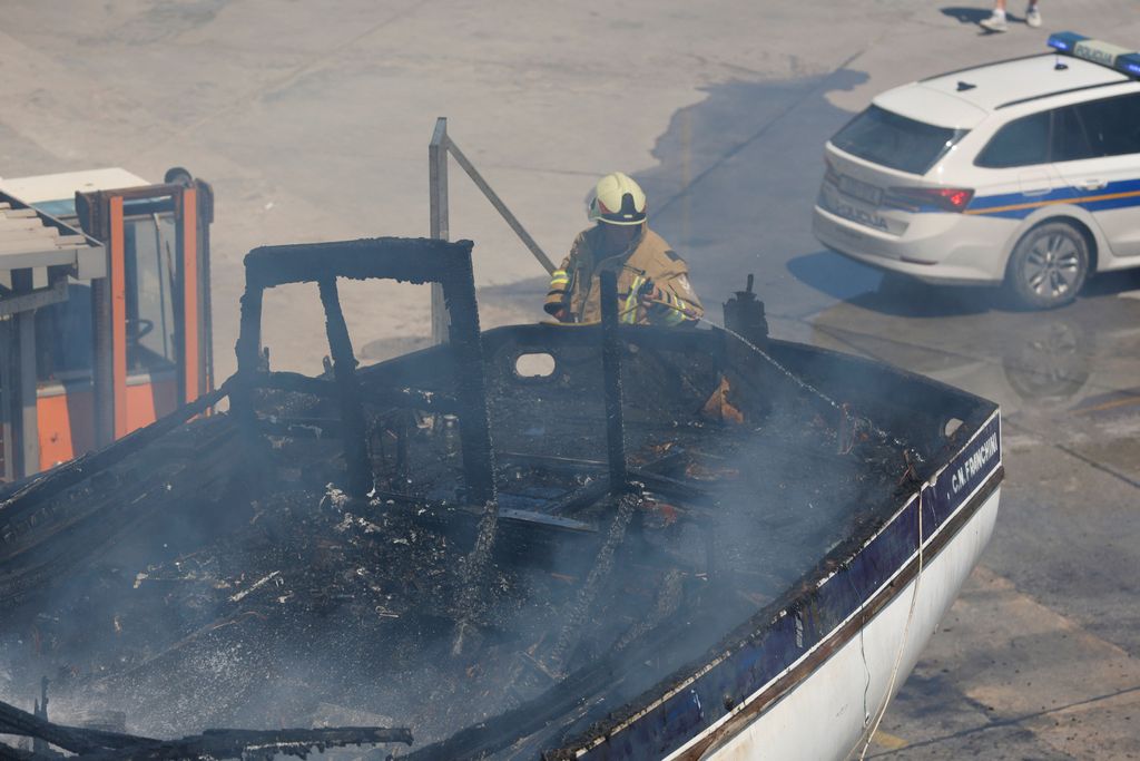 Požar broda u splitskoj marini - 19