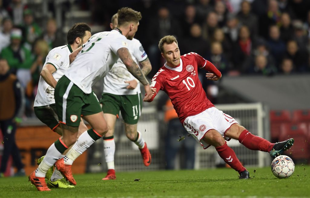 Eriksen protiv irske obrane (Foto: AFP)