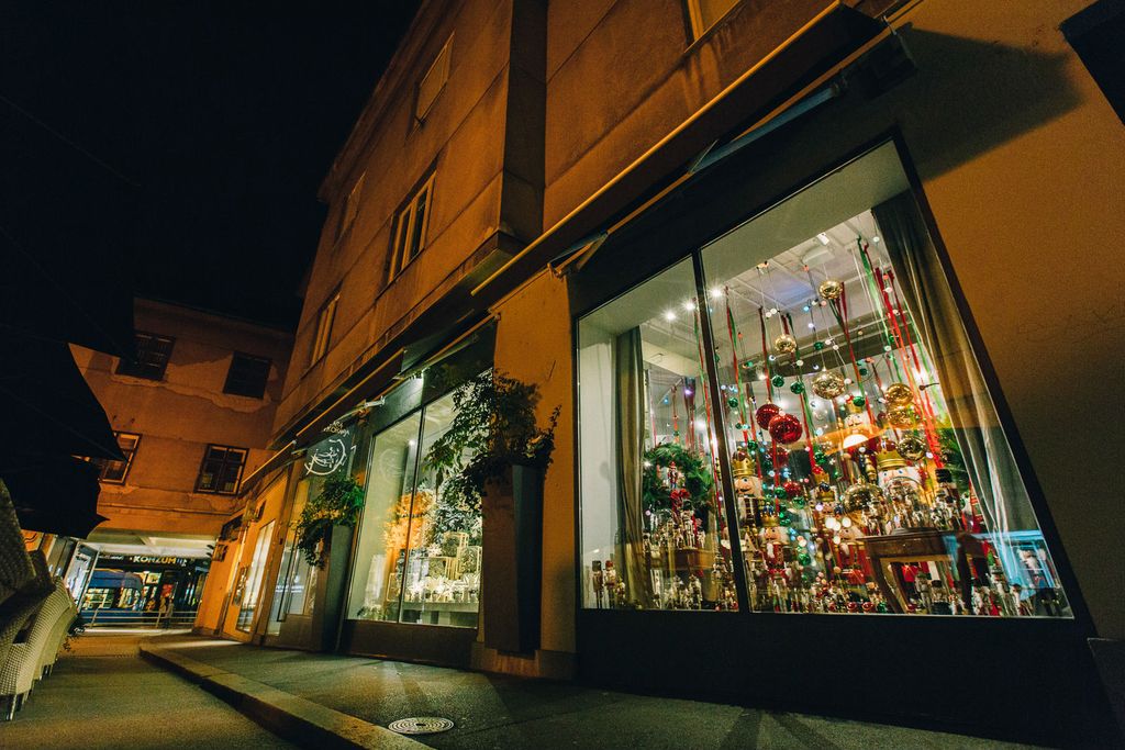 Zagrebački izlog Saše Šekoranje uređen u božićnom duhu