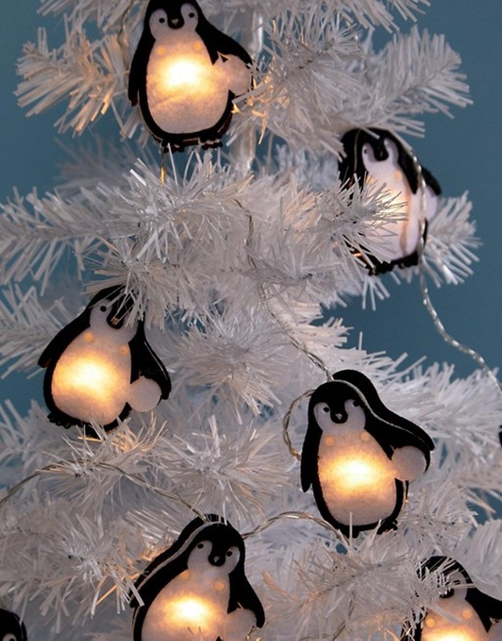 Božićne lampice u obliku pingvina