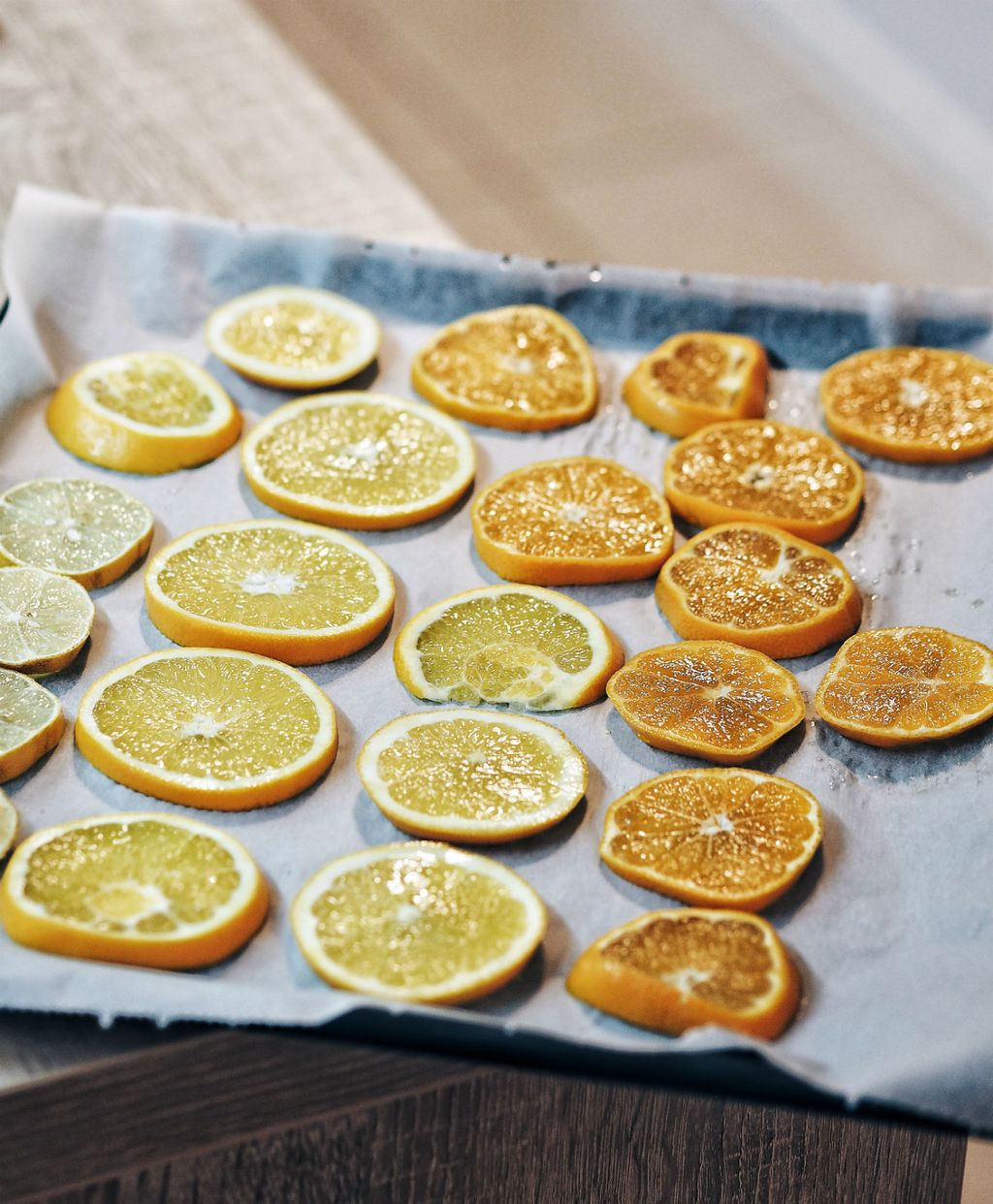 Sami osušite kriške citrusa i iskoristite ih za blagdanske dekoracije