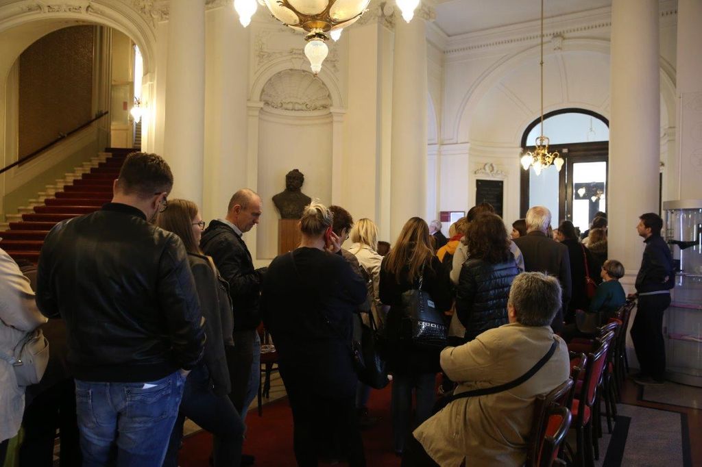 Ljudi su u kolonama čekali karte za Orašara (Foto: zadovoljna.hr) - 7