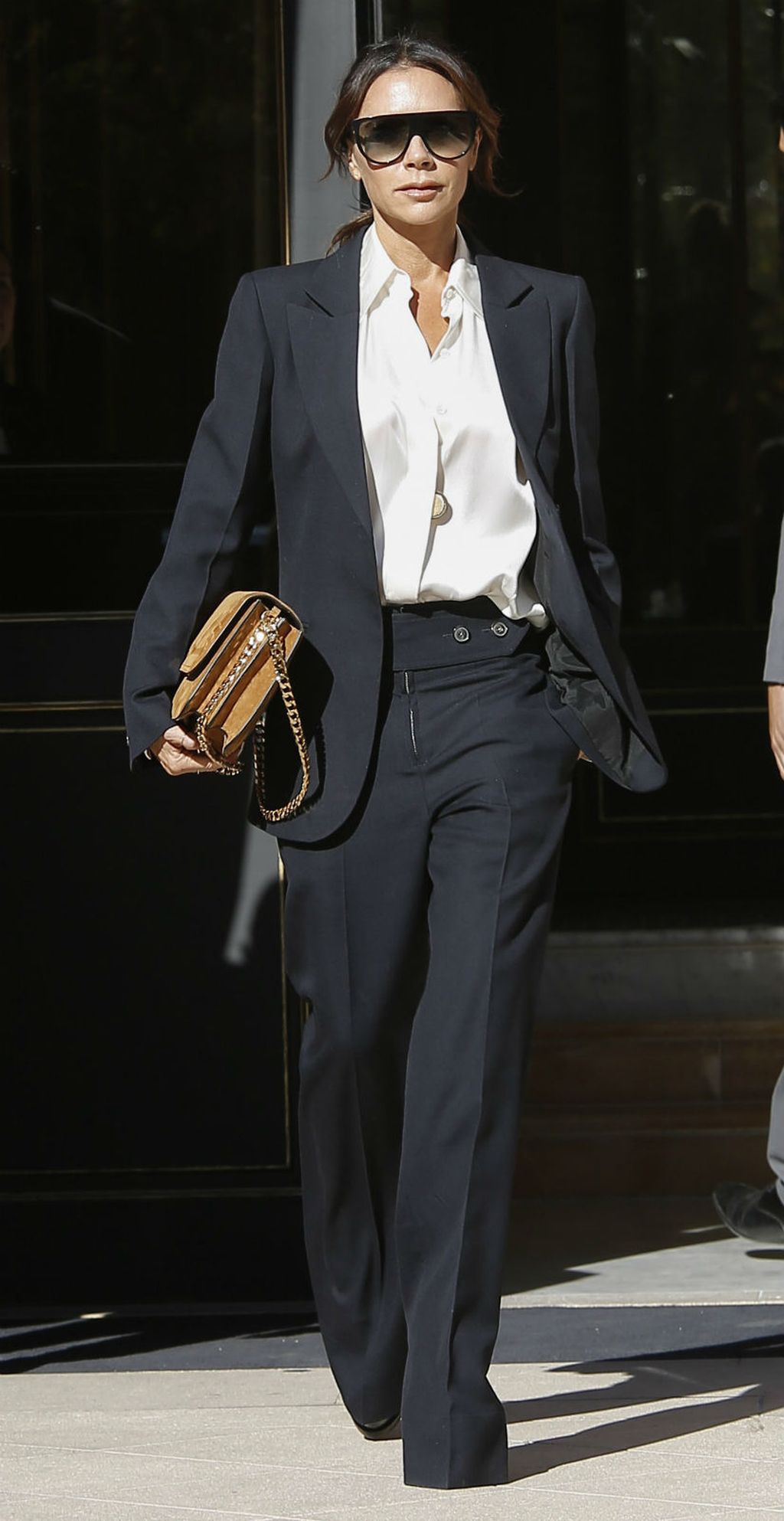 Victoria Beckham u predugačkim hlačama - 2