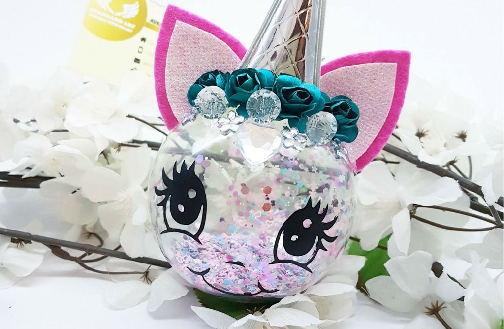 Kuglice za božićnu jelku s likom jednoroga hrvatskog brenda Avangard Art - Angels with heart - 1