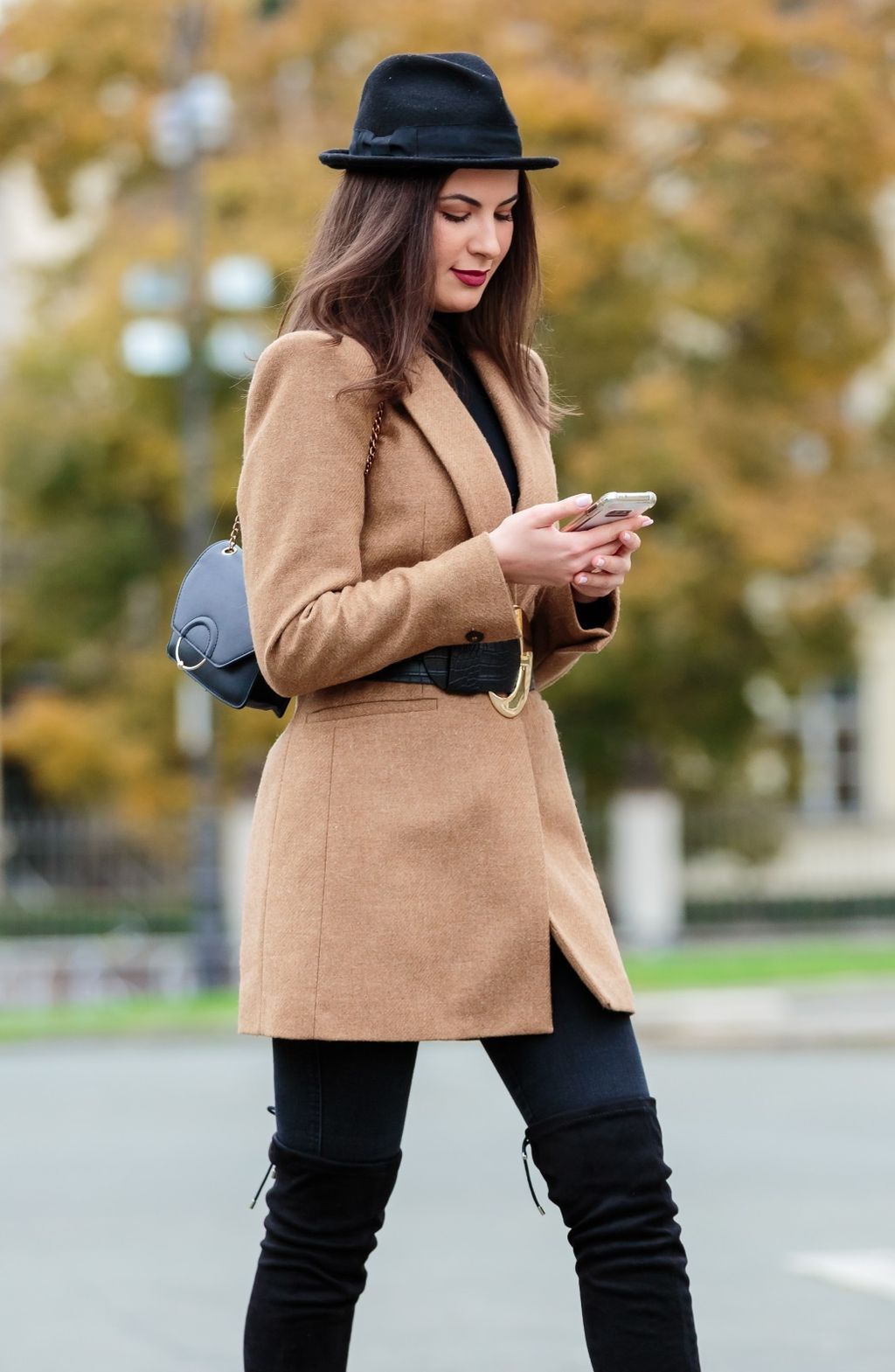 Street style ljepotica iz centra Zagreba nosi kratki vuneni kaput iz trgovine Zara