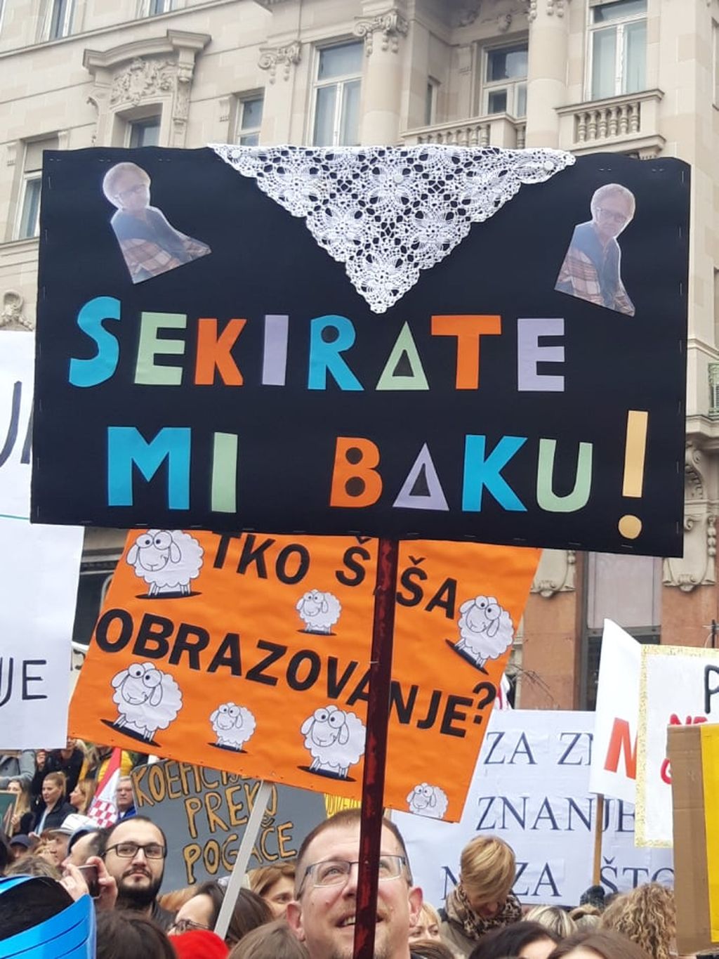 Transparent na prosvjedu prosvjetnih radnika