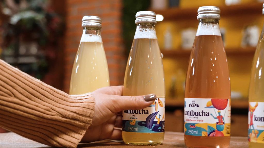 Kombucha je blago gaziran napitak koji nastaje prirodnom fermentacijom čaja