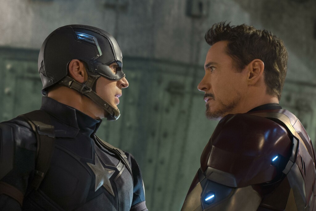 Chris Evans najpoznatiji je po ulozi Kapetana Amerike (na slici s Iron Manom Robertom Downeyjem Jr.-om)