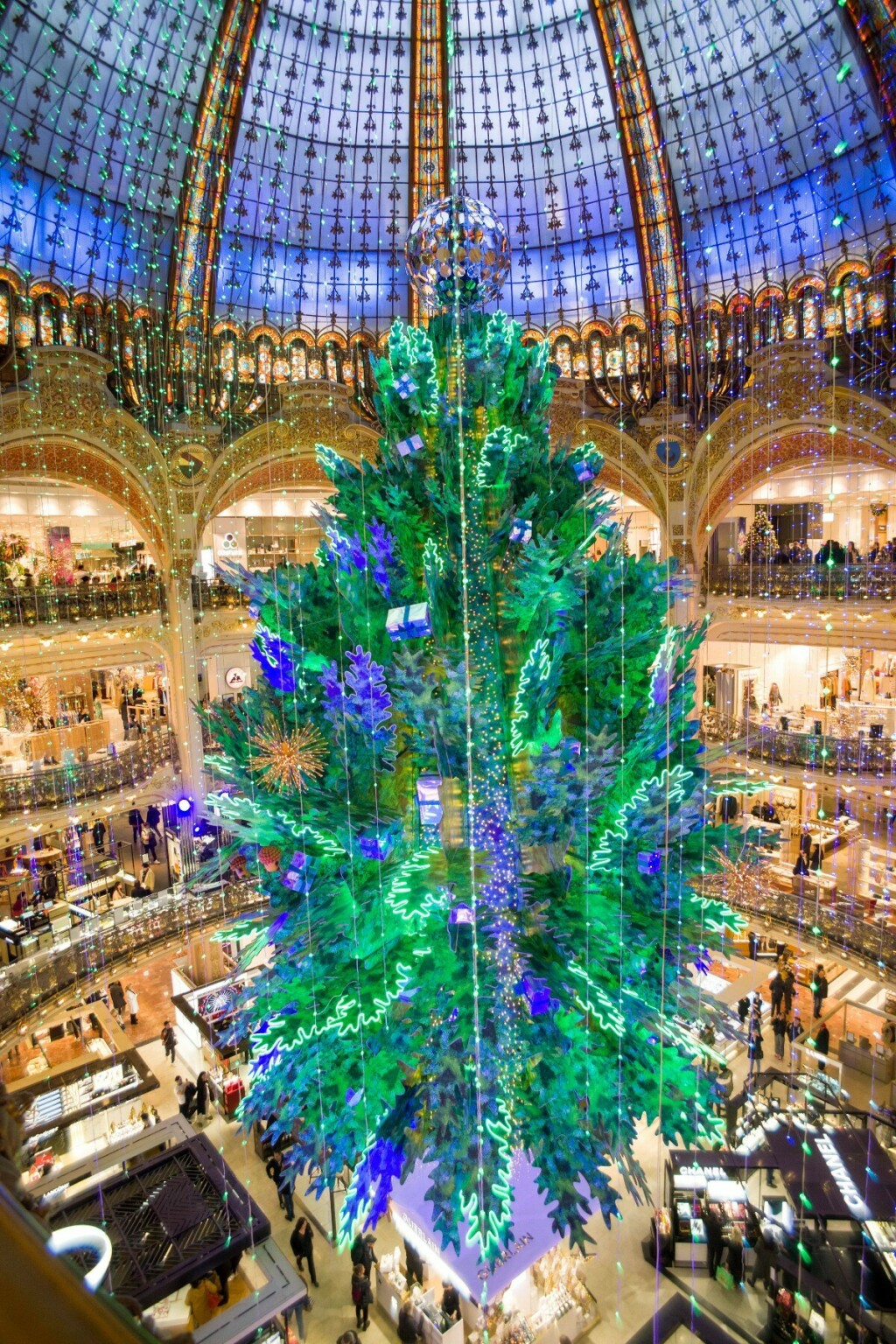 Božićno drvce u Galeries Lafayette