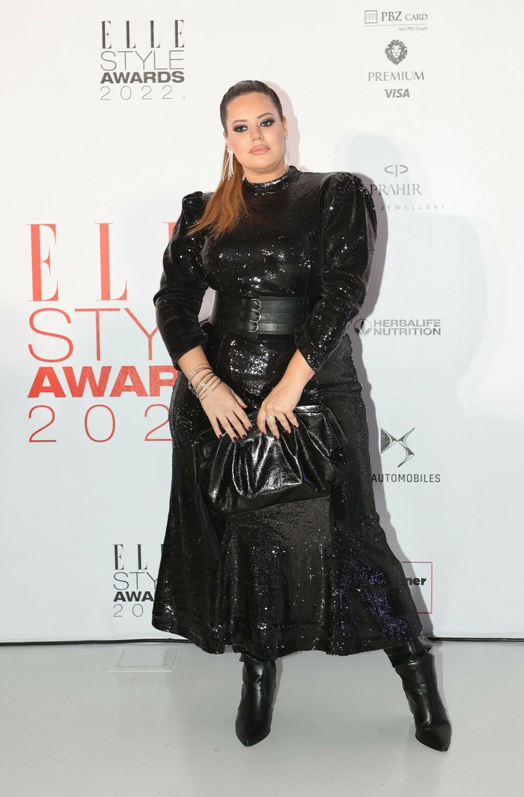 Lucija Lugomer u crnoj haljini prekrivenoj šljokicama